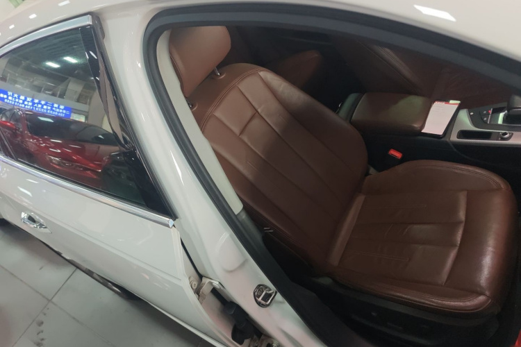 奥迪A4L 2018款 30周年年型 40 TFSI 时尚型局部细节41