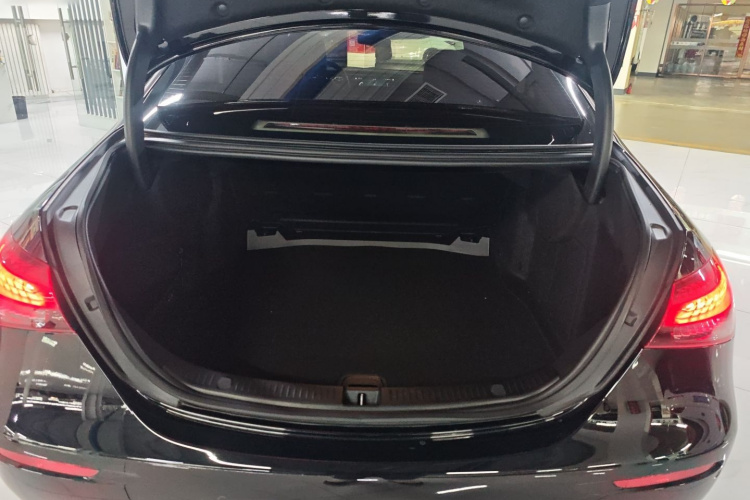 奔驰E级 2023款 E 260 L局部细节23