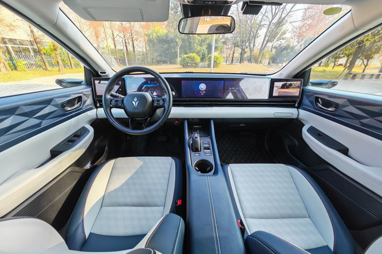 灵悉L 2025款 头号玩家版+超级加倍选装包中控内饰7005