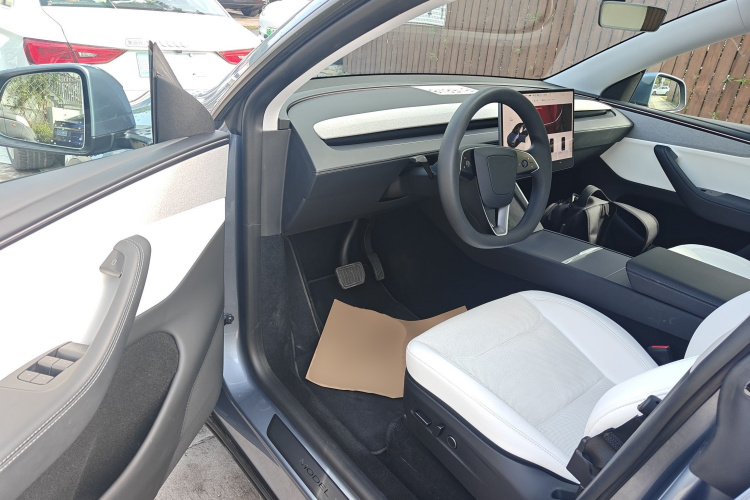 特斯拉 Model Y 2025款 后轮驱动版中控内饰7003