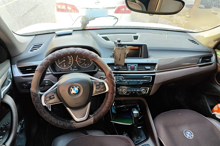 宝马X1 2016款 sDrive20Li 豪华型中控内饰12