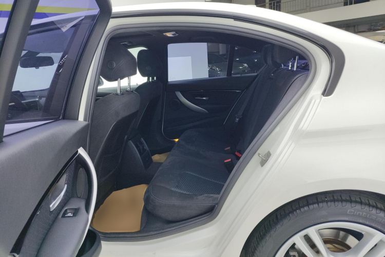 宝马3系 2017款 320i M运动型中控内饰21