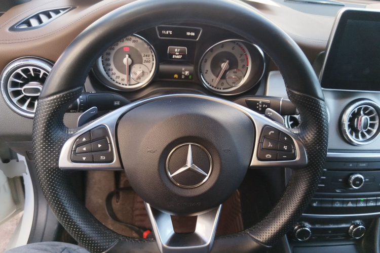 奔驰CLA 2014款 CLA 260 4MATIC中控内饰13