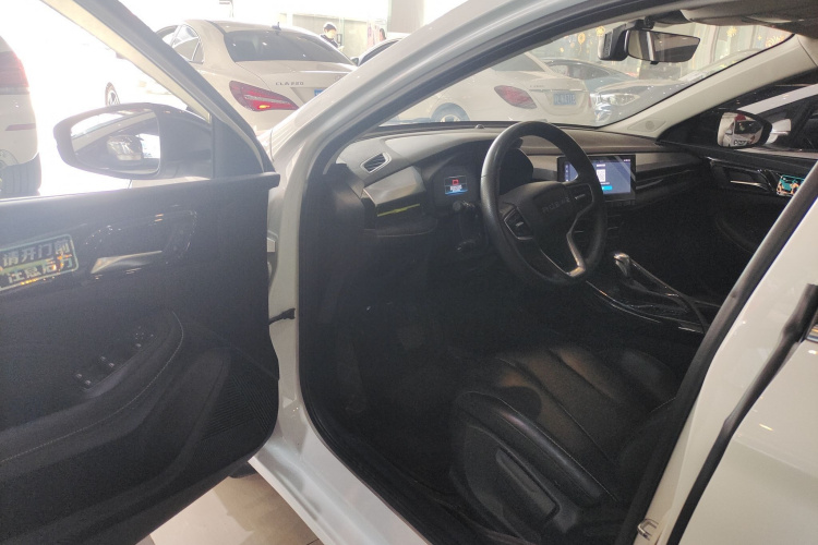 荣威i5 2021款 改款 1.5L CVT钻石版中控内饰20