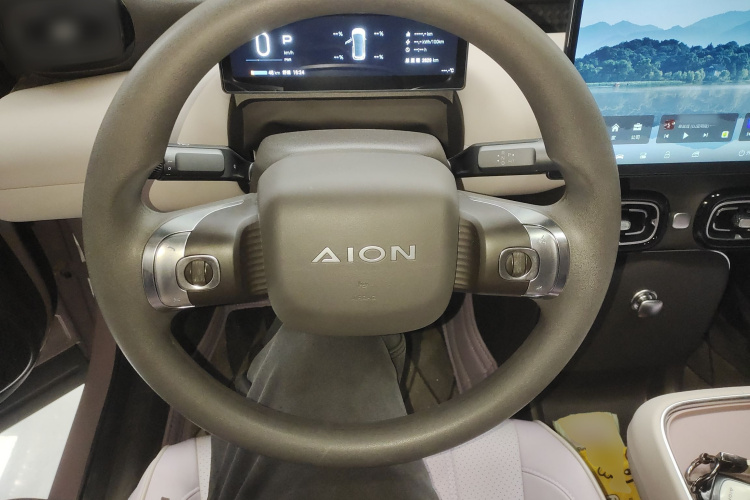 埃安 AION UT 2025款 330星辉版中控内饰13