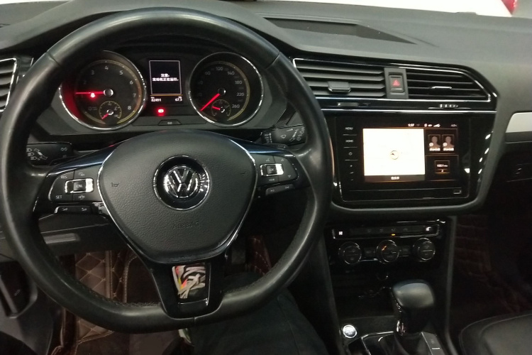 大众 途观L 2020款 330TSI 自动两驱全景舒适版 国VI中控内饰12