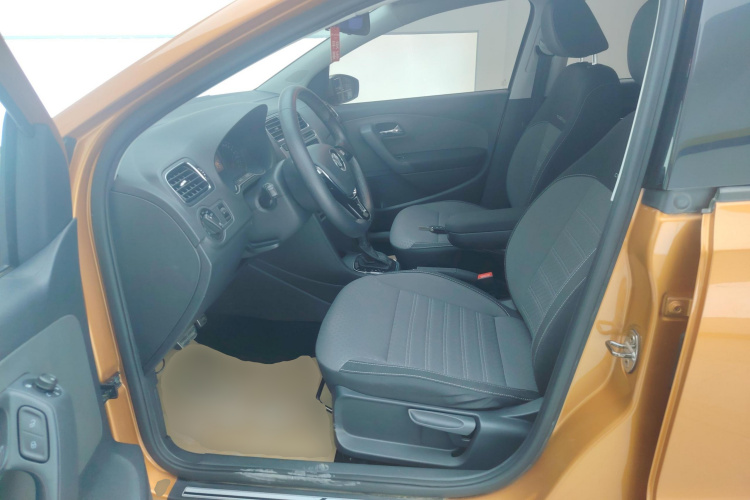大众 2018款 1.5L Cross Polo 自动中控内饰19