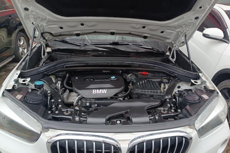 宝马X1 2016款 sDrive18Li 时尚型机舱底盘24