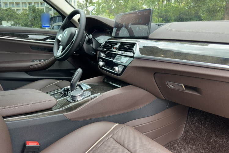 宝马5系 2022款 525Li 豪华套装中控内饰7003