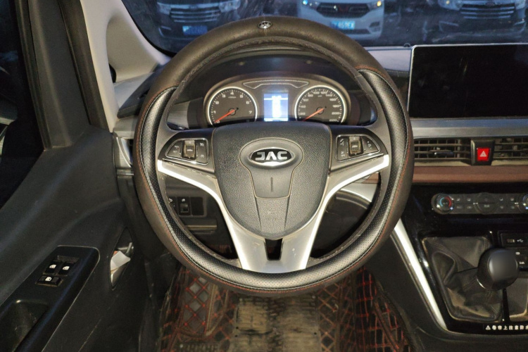 江淮瑞风 瑞风M3 2023款 PLUS 1.8L 9座智联版中控内饰13