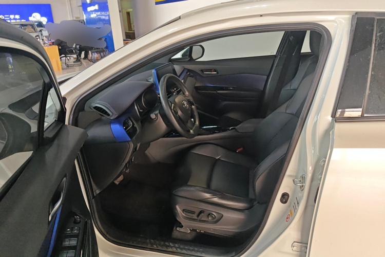 丰田C-HR 2020款 2.0L 领先版中控内饰19