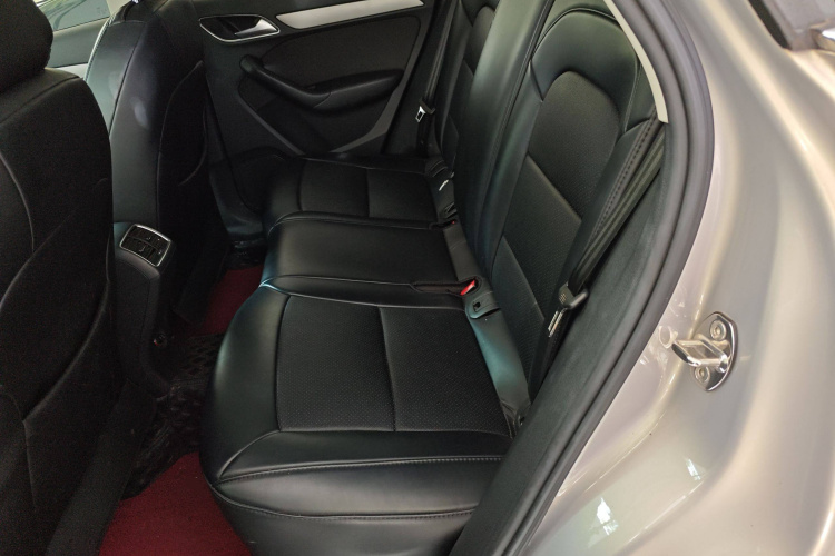 奥迪Q3 2015款 35 TFSI 进取型中控内饰7004