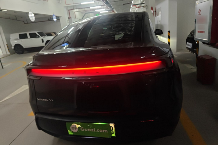 特斯拉 Model Y 2025款 长续航全轮驱动 首发版车身外观6004