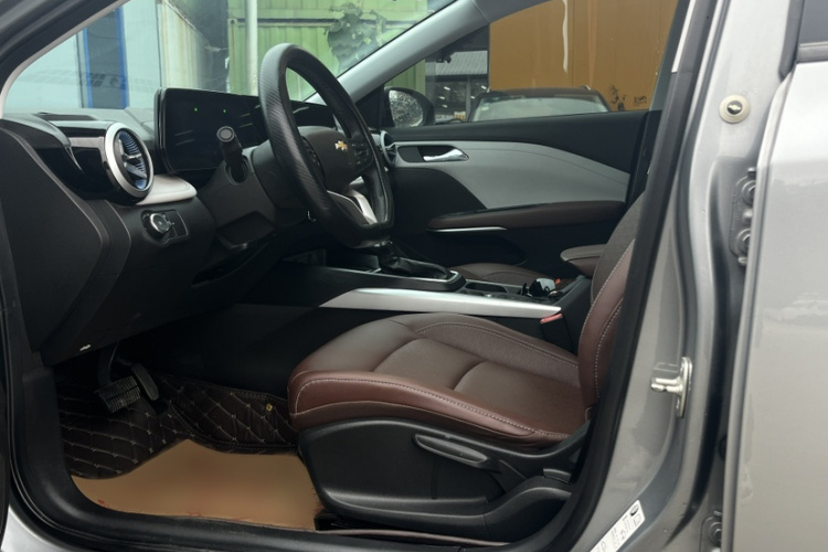 雪佛兰 科鲁泽 2023款 1.5L 双离合悦享版中控内饰7001