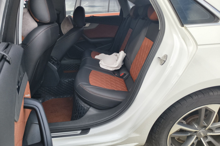 奥迪A4L 2018款 30周年年型 40 TFSI 进取型中控内饰21