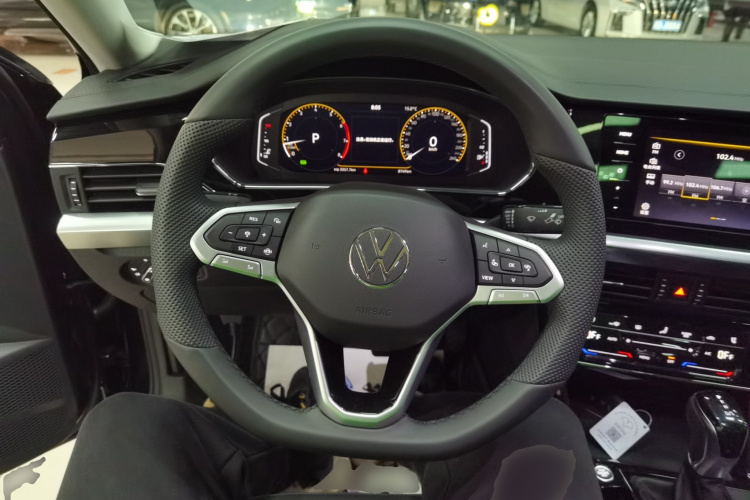 大众 帕萨特 2025款 出众款 380TSI 龙腾版中控内饰13