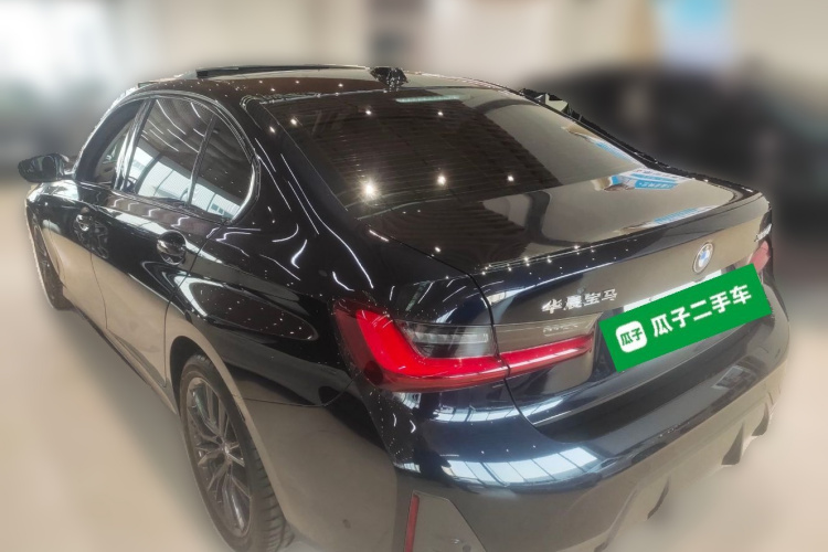 宝马3系 2024款 325Li M运动曜夜套装车身外观5
