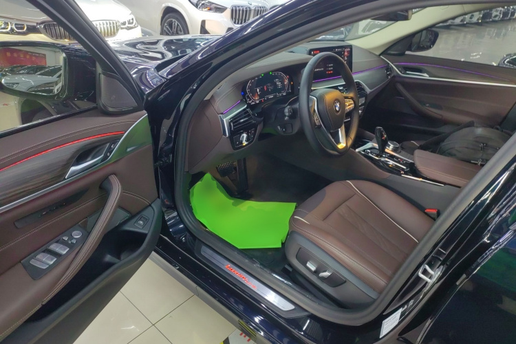 宝马5系 2023款 改款 530Li 领先型 豪华套装中控内饰20