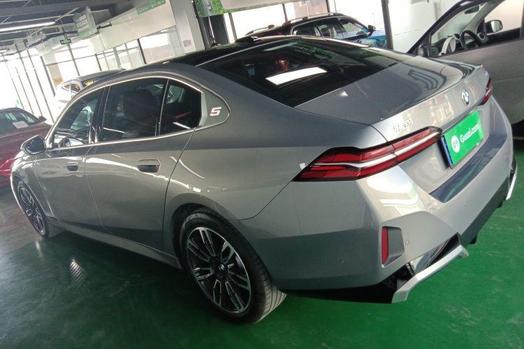 宝马5系 2024款 530Li 领先型 M运动套装车身外观6003