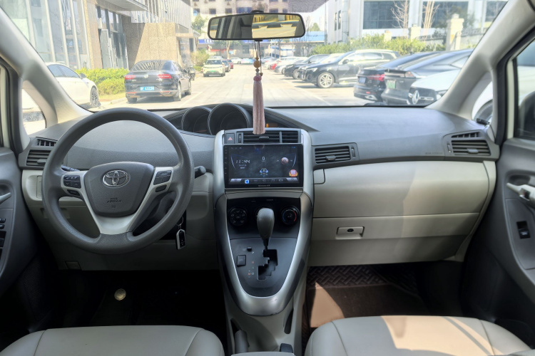 丰田 逸致 2015款 180E CVT跨界版中控内饰7013