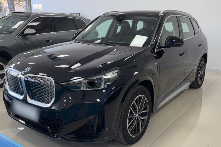 宝马iX1 2025款 eDrive25L M运动套装车身外观1