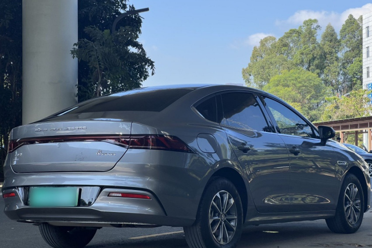 比亚迪 秦PLUS 2024款 荣耀版 DM-i 55KM领先型车身外观6006