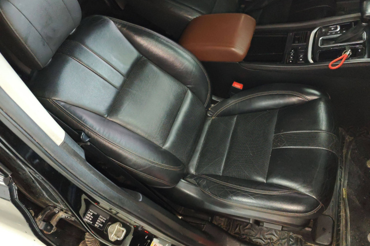 广汽传祺 传祺GS8 2017款 320T 两驱豪华智联版（七座）局部细节41