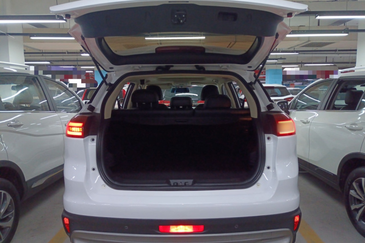 吉利汽车 博越 2018款 1.8TD 手动两驱智雅型机舱底盘23