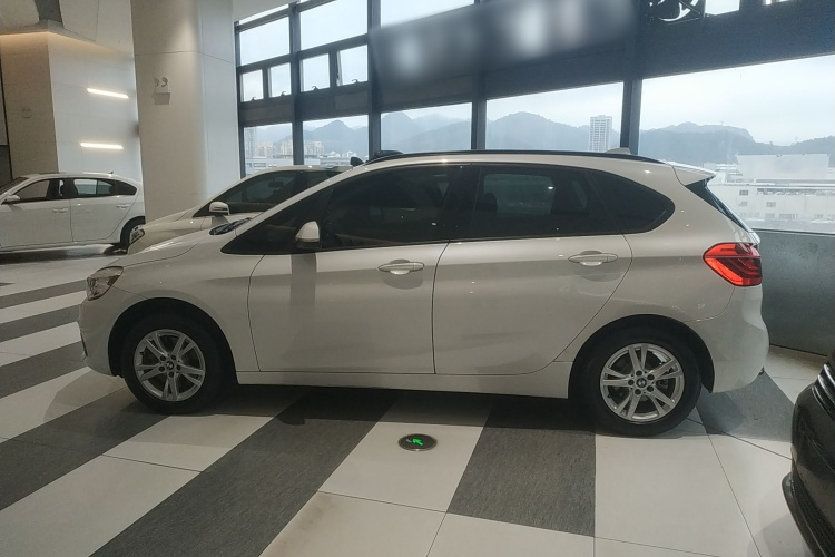 宝马2系旅行车 2016款 218i 领先型车身外观6003