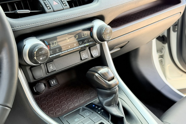 丰田 RAV4荣放 2020款 2.0L CVT两驱尊贵版中控内饰7003