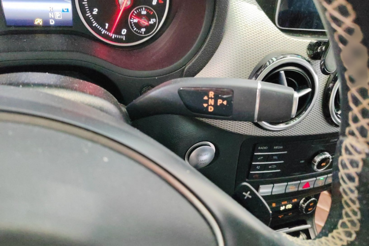 奔驰B级 2018款 B 200 时尚型局部细节18