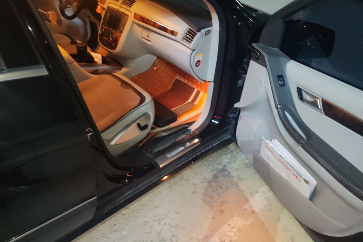 奔驰R级 2010款 R 350 L 4MATIC局部细节9005