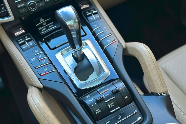 保时捷 2015款 Cayenne 3.0T中控内饰7005