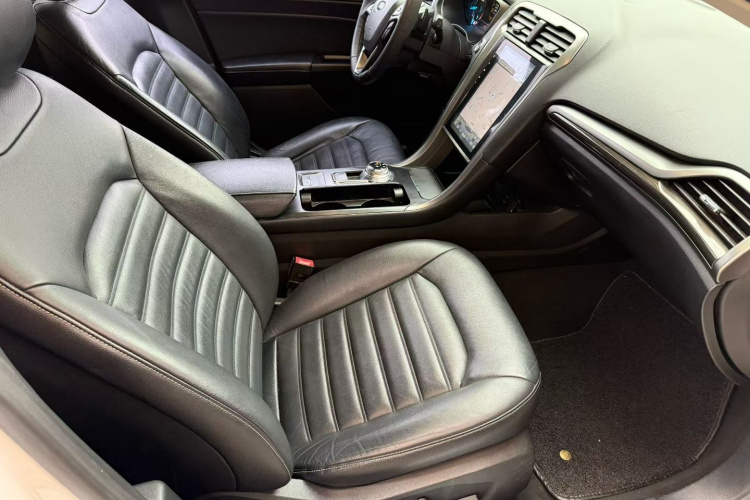 福特 蒙迪欧 2017款 改款 EcoBoost 180 时尚型中控内饰7001