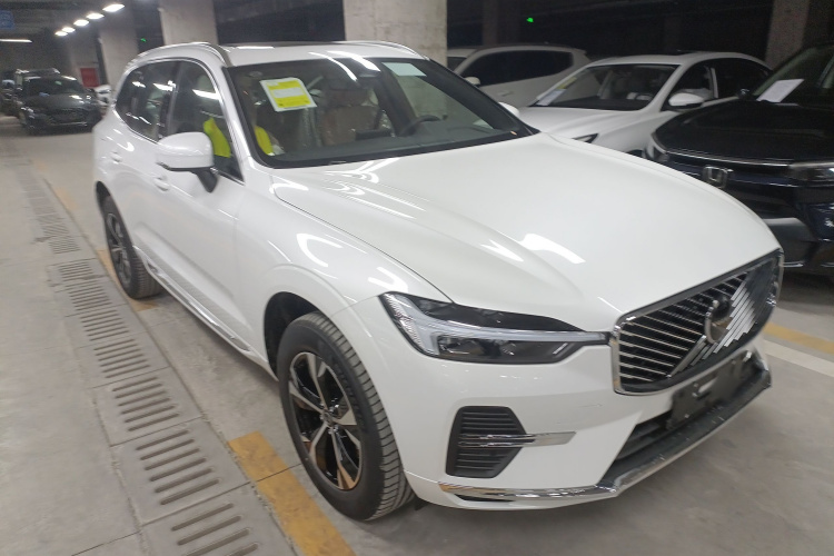 沃尔沃XC60 2026款 B5 四驱智逸豪华版车身外观3