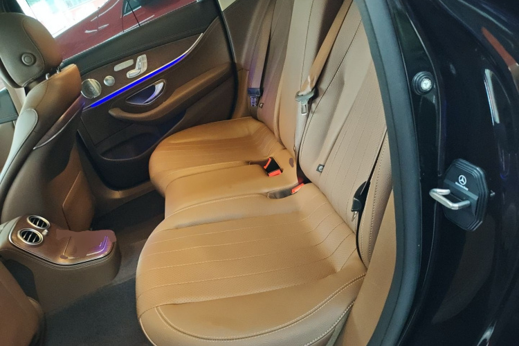 奔驰E级 2023款 E 300 L 豪华型中控内饰21