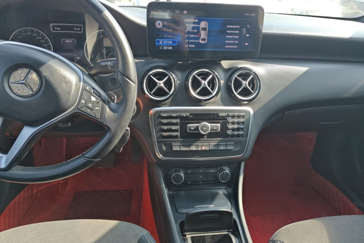 奔驰A级(进口) 2013款 A 180 时尚型中控内饰12