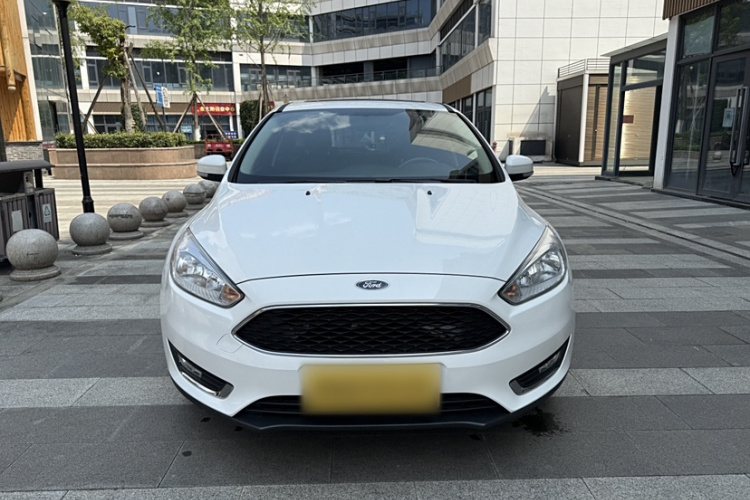 福特 福克斯 2017款 两厢 1.6L 自动风尚型智行版车身外观6001