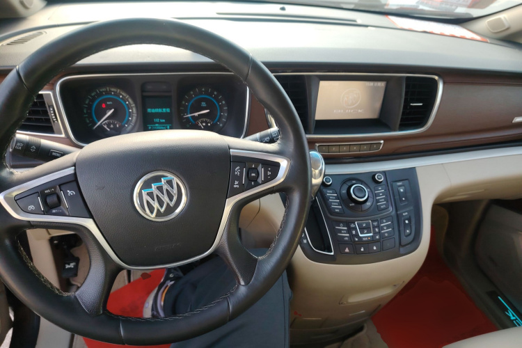 别克GL8 2014款 3.0L XT豪华商务旗舰版中控内饰12
