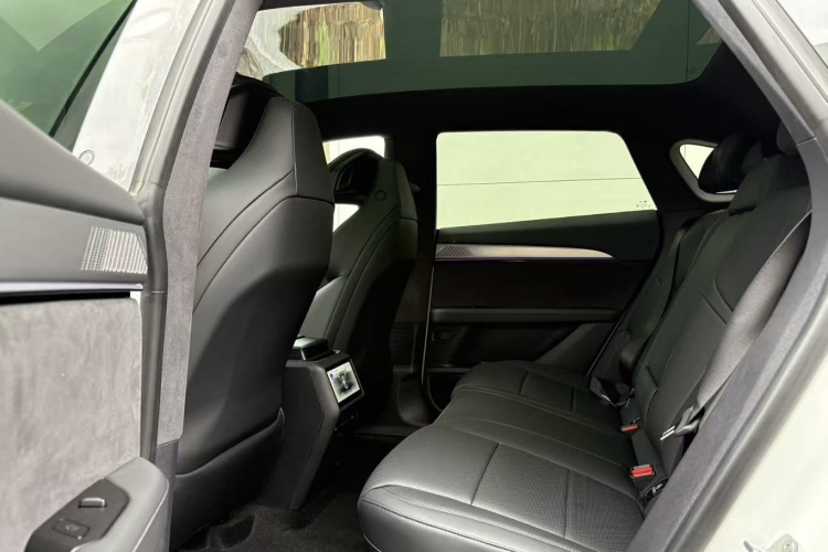 极越01 2025款 焕新款 Max 长续航版中控内饰7004