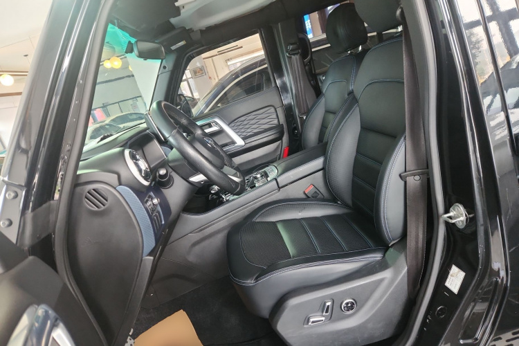 北京BJ40 2018款 PLUS 2.0T 自动四驱城市猎人版中控内饰19