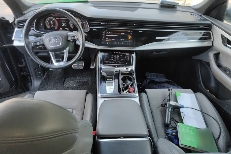 奥迪Q8 2019款 55 TFSI 臻选动感型中控内饰7002
