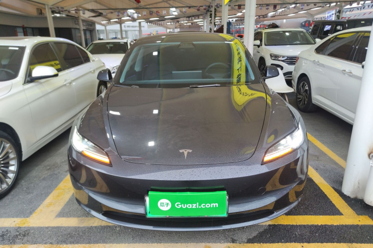 特斯拉 Model 3 2025款 后轮驱动版车身外观2