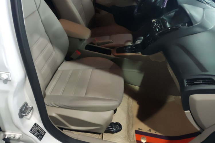福特 福克斯 2017款 三厢 1.6L 自动舒适型智行版局部细节41
