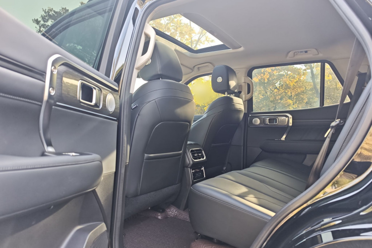 坦克400 2025款 2.0T 汽油版中控内饰7003