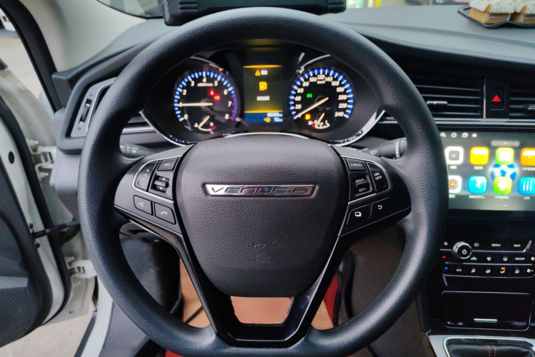 启辰D60 2019款 十万荣耀 1.6L XL 手动辰酷版 国VI中控内饰13