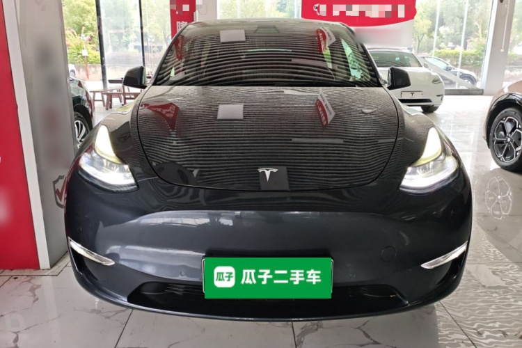 特斯拉 Model Y 2022款 长续航全轮驱动版车身外观2