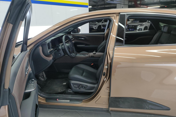 丰田 皇冠(进口) 2023款 2.5L SportCross HEV两驱尊贵版中控内饰19