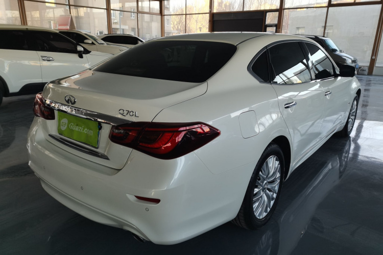 英菲尼迪Q70 2019款 Q70L 2.0T 精英版 PLUS车身外观7