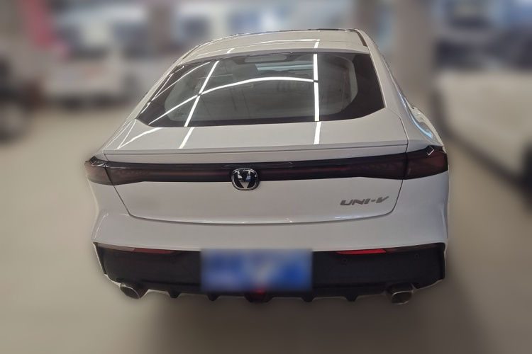 长安UNI-V 2024款 1.5T 高能版车身外观6